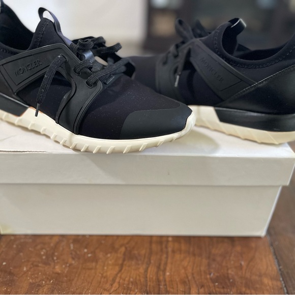 Hello I am selling a pair of black Moncler sneakers size 8 - Picture 4 of 6